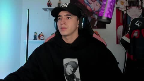 Snapshot of naranjo_seb chatting on 12-28-24, 04:41 sebastian online show from 12-28-24, 04:41