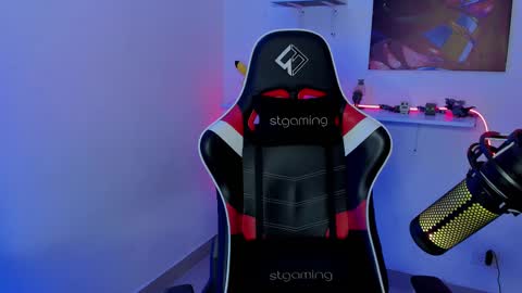 Snapshot of naranjo_seb chatting on 02-14-25, 01:56 sebastian online show from 02-14-25, 01:56