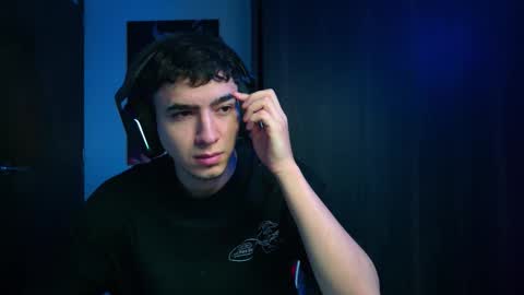 Snapshot of naranjo_seb chatting on 10-19-25, 11:11 sebastian online show from 10-19-25, 11:11