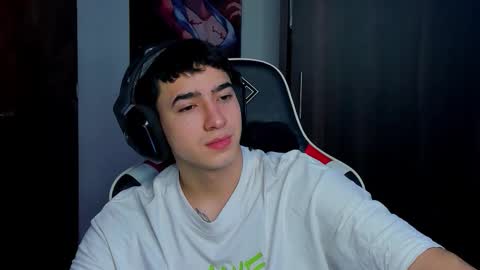 Snapshot of naranjo_seb chatting on 12-05-25, 04:43 sebastian online show from 12-05-25, 04:43