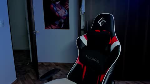 Snapshot of naranjo_seb chatting on 12-16-25, 02:49 sebastian online show from 12-16-25, 02:49