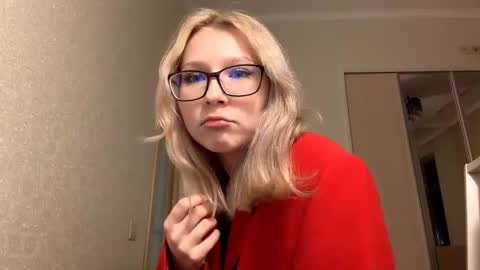 Snapshot of narcisacrafts chatting on 03-17-26, 03:48 Sarah online show from 03-17-26, 03:48