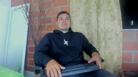 Snapshot of narciso_kh chatting on 05-20-26, 02:29 deibyd online show from 05-20-26, 02:29