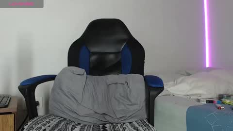 Snapshot of nassh_18 chatting on 02-06-25, 12:11 nassh_18 online show from 02-06-25, 12:11