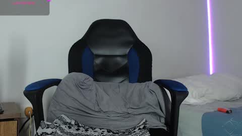 Snapshot of nassh_18 chatting on 02-18-25, 01:43 nassh_18 online show from 02-18-25, 01:43