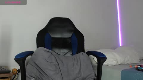 Snapshot of nassh_18 chatting on 02-20-25, 11:54 nassh_18 online show from 02-20-25, 11:54