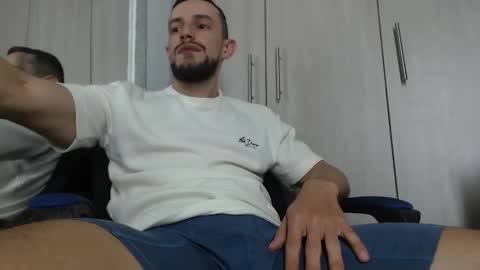 Snapshot of nassh_18 chatting on 10-21-25, 12:44 nassh_18 online show from 10-21-25, 12:44