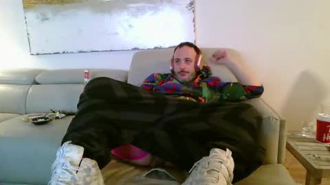 Snapshot of nassobout chatting on 01-01-25, 08:45 nassobout online show from 01-01-25, 08:45