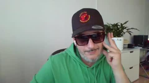 Snapshot of nassobout chatting on 09-10-25, 10:10 nassobout online show from 09-10-25, 10:10