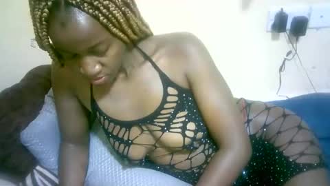 Snapshot of nastyafrika chatting on 09-09-25, 03:50 Marie online show from 09-09-25, 03:50