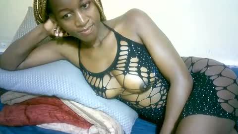 Snapshot of nastyafrika chatting on 09-12-25, 06:35 Marie online show from 09-12-25, 06:35