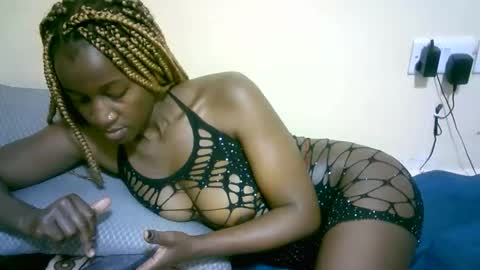 Snapshot of nastyafrika chatting on 09-14-25, 07:35 Marie online show from 09-14-25, 07:35