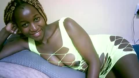 Snapshot of nastyafrika chatting on 09-19-25, 07:14 Marie online show from 09-19-25, 07:14