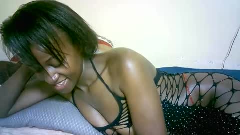 Snapshot of nastyafrika chatting on 10-01-25, 10:21 Marie online show from 10-01-25, 10:21