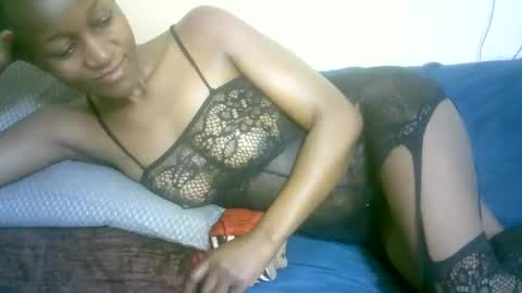 Snapshot of nastyafrika chatting on 10-10-25, 05:23 Marie online show from 10-10-25, 05:23