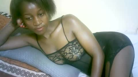 Snapshot of nastyafrika chatting on 10-11-25, 11:09 Marie online show from 10-11-25, 11:09