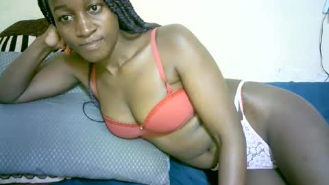 Snapshot of nastyafrika chatting on 10-18-25, 05:21 Marie online show from 10-18-25, 05:21