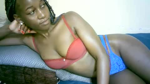 Snapshot of nastyafrika chatting on 10-19-25, 07:42 Marie online show from 10-19-25, 07:42