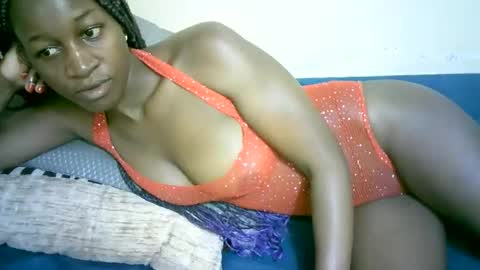 Snapshot of nastyafrika chatting on 10-20-25, 10:05 Marie online show from 10-20-25, 10:05