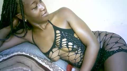 Snapshot of nastyafrika chatting on 10-23-25, 06:45 Marie online show from 10-23-25, 06:45