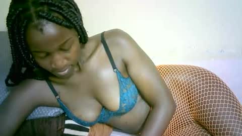 Snapshot of nastyafrika chatting on 10-25-25, 08:33 Marie online show from 10-25-25, 08:33