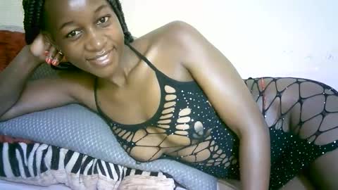 Snapshot of nastyafrika chatting on 10-27-25, 05:22 Marie online show from 10-27-25, 05:22