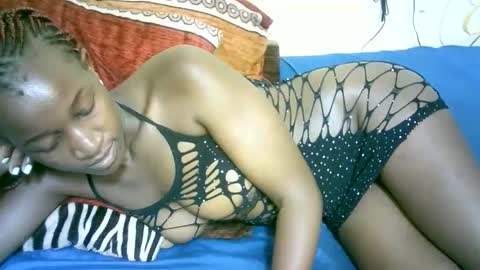 Snapshot of nastyafrika chatting on 11-20-25, 10:09 Marie online show from 11-20-25, 10:09