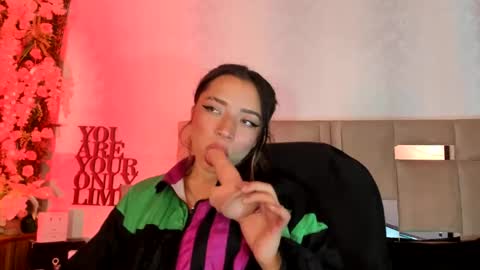 Natacha black online show from 02-23-25, 01:13