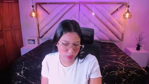 natachacole online show from 10-20-25, 11:10