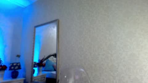 Snapshot of natalia_peach chatting on 01-27-25, 05:14 Wild influence online show from 01-27-25, 05:14