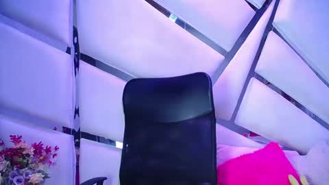 Snapshot of natalia_pinkk chatting on 02-20-26, 06:26 natalia pinkk online show from 02-20-26, 06:26