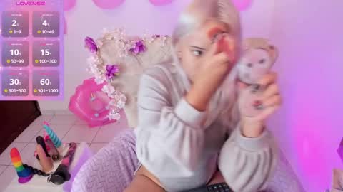 Nataliua Henao online show from 11-15-25, 05:31