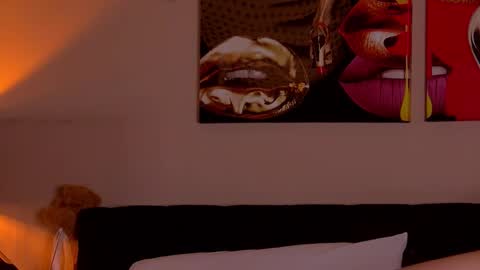 Snapshot of nataliavelour20 chatting on 11-17-25, 05:13 Natalia online show from 11-17-25, 05:13