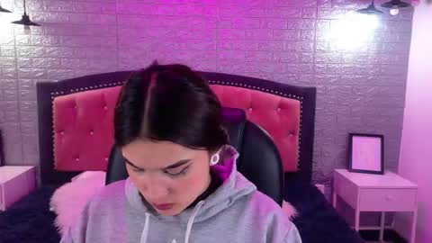 Snapshot of natalie_loffreda chatting on 09-12-25, 02:55 natalie online show from 09-12-25, 02:55