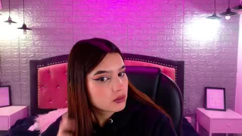 Snapshot of natalie_loffreda chatting on 09-15-25, 02:44 natalie online show from 09-15-25, 02:44