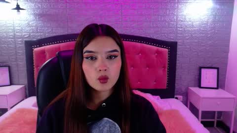 Snapshot of natalie_loffreda chatting on 09-17-25, 02:46 natalie online show from 09-17-25, 02:46