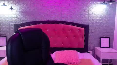 Snapshot of natalie_loffreda chatting on 09-20-25, 03:07 natalie online show from 09-20-25, 03:07