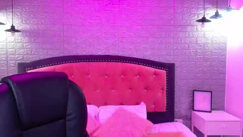 Snapshot of natalie_loffreda chatting on 09-24-25, 02:48 natalie online show from 09-24-25, 02:48