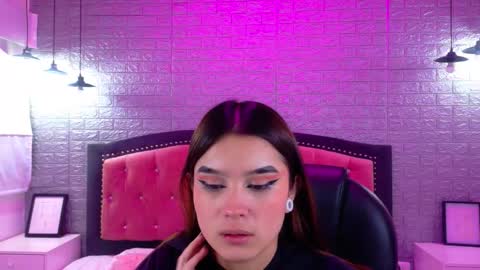 Snapshot of natalie_loffreda chatting on 10-06-25, 03:04 natalie online show from 10-06-25, 03:04