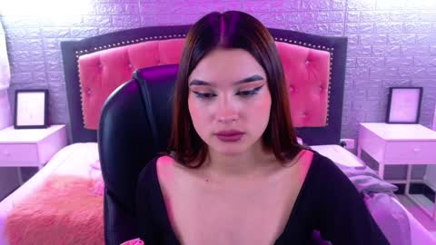 Snapshot of natalie_loffreda chatting on 10-09-25, 03:15 natalie online show from 10-09-25, 03:15