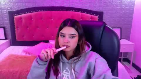 Snapshot of natalie_loffreda chatting on 10-14-25, 07:53 natalie online show from 10-14-25, 07:53