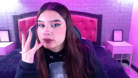 Snapshot of natalie_loffreda chatting on 10-16-25, 03:18 natalie online show from 10-16-25, 03:18