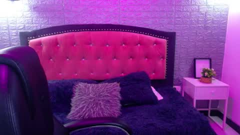 Snapshot of natalie_loffreda chatting on 10-22-25, 02:56 natalie online show from 10-22-25, 02:56