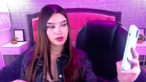 Snapshot of natalie_loffreda chatting on 10-25-25, 08:03 natalie online show from 10-25-25, 08:03