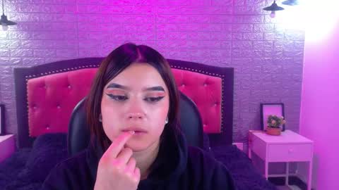 Snapshot of natalie_loffreda chatting on 10-27-25, 02:48 natalie online show from 10-27-25, 02:48