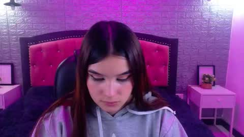 Snapshot of natalie_loffreda chatting on 10-29-25, 03:20 natalie online show from 10-29-25, 03:20