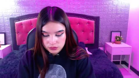 Snapshot of natalie_loffreda chatting on 11-04-25, 03:05 natalie online show from 11-04-25, 03:05