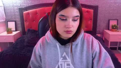 Snapshot of natalie_loffreda chatting on 11-08-25, 03:29 natalie online show from 11-08-25, 03:29