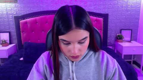 Snapshot of natalie_loffreda chatting on 11-15-25, 03:15 natalie online show from 11-15-25, 03:15