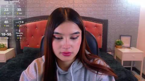 Snapshot of natalie_loffreda chatting on 11-17-25, 03:12 natalie online show from 11-17-25, 03:12